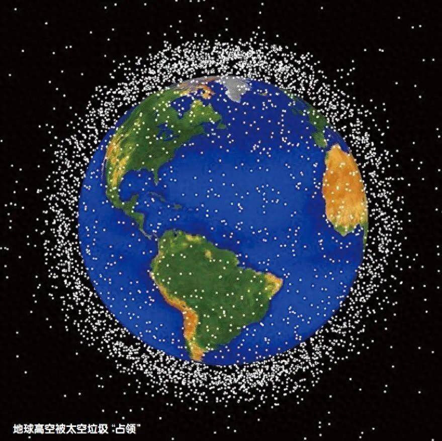 空间站正在太空中“躲猫猫”