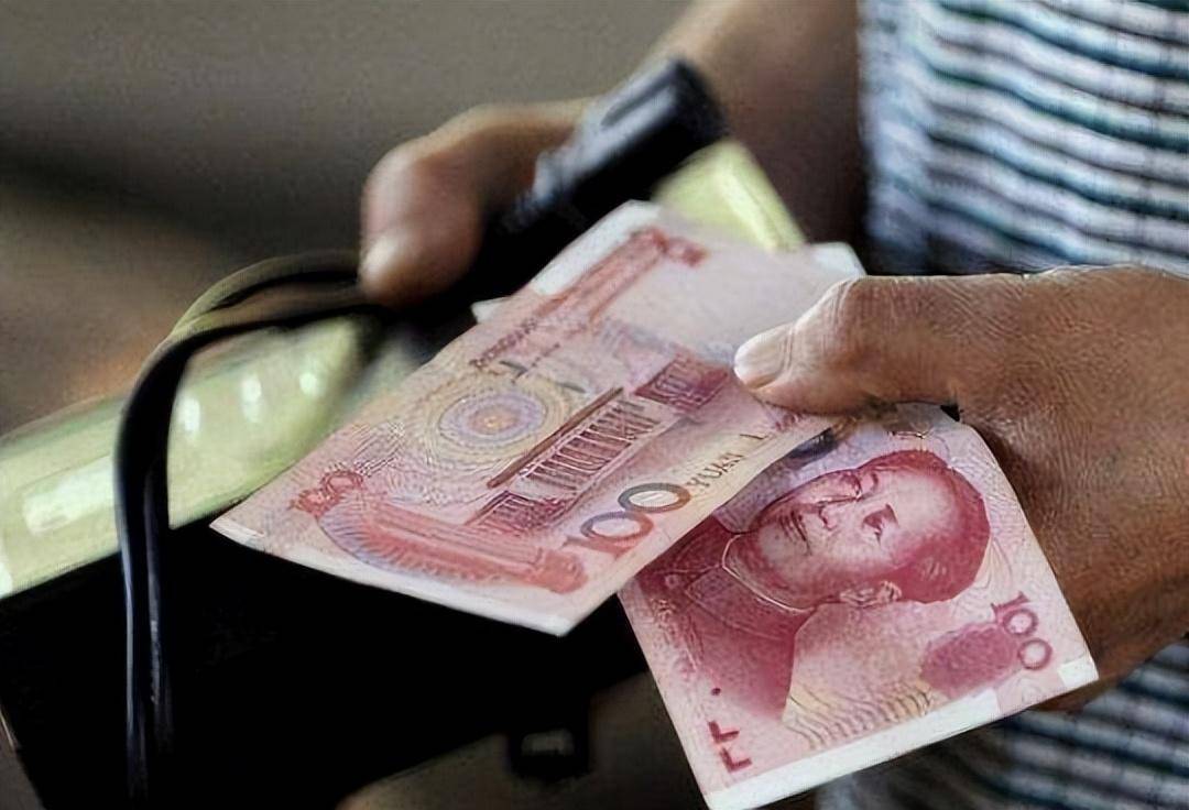 回顾：人民币上有个“错别字”，连小学生都能看出来，为何不改？